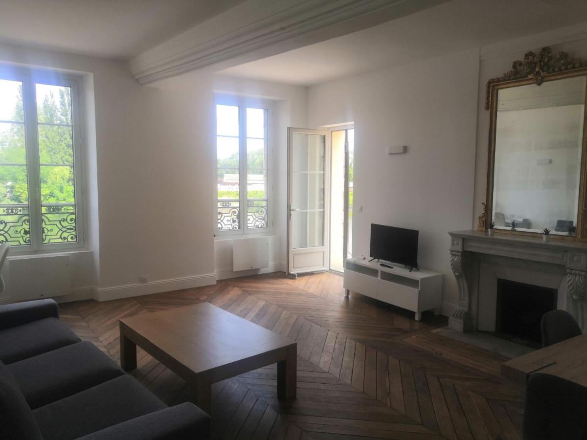 Grand 2P Terrasse Bord De Seine Apartment Mantes-la-Jolie Exterior photo